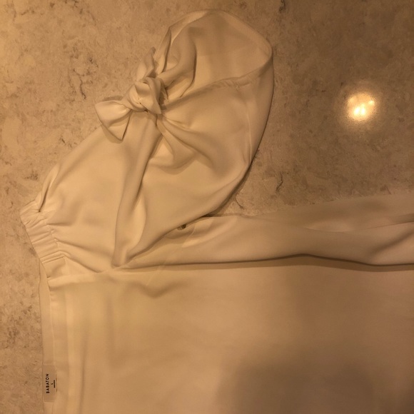 Artiza Babaton White off shoulder top - Picture 2 of 4